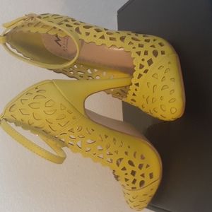 Ladies  size  6, Madison  by Shoedazzle